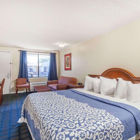 Days Inn By Wyndham Dover Downtown Bagian luar foto