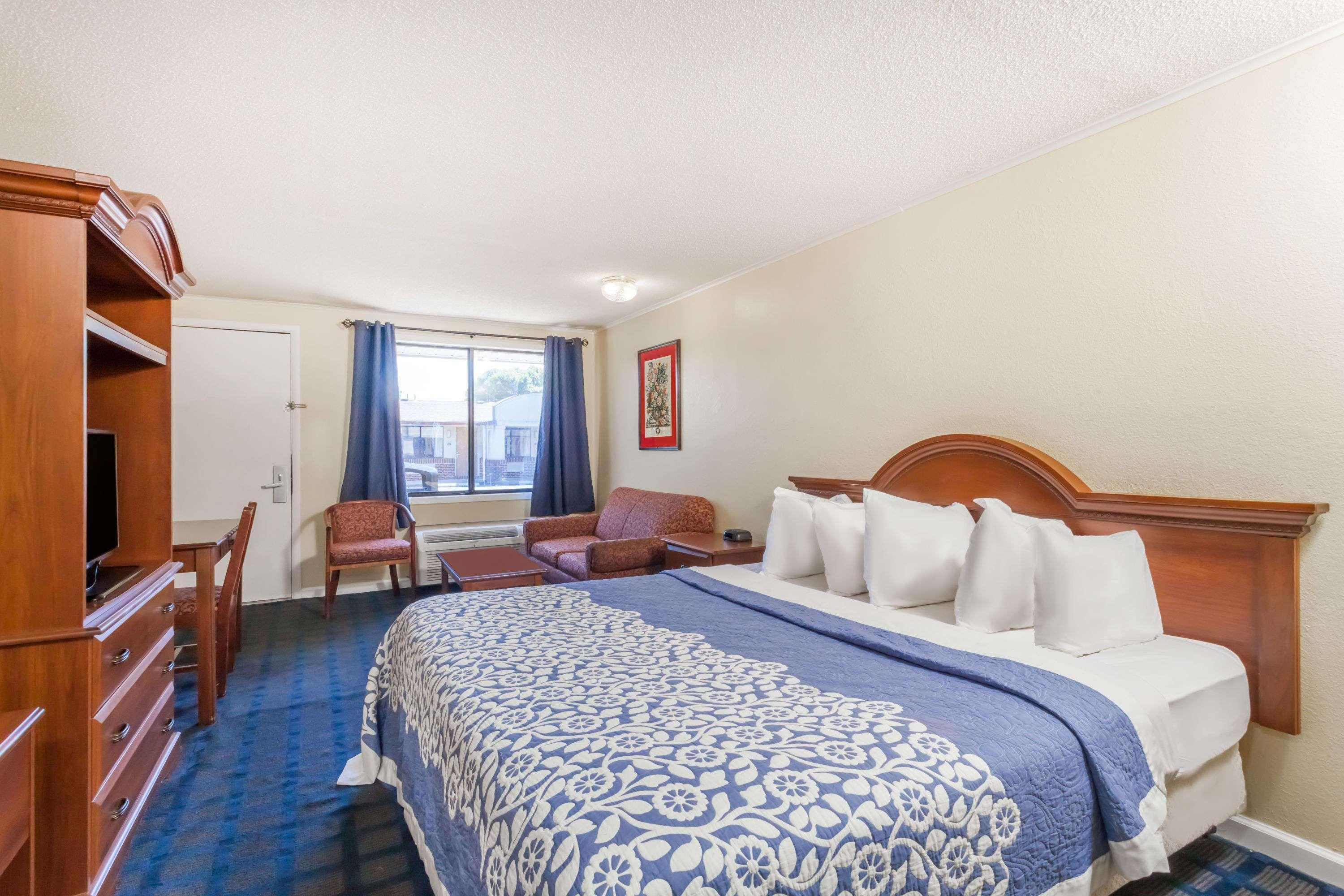 Days Inn By Wyndham Dover Downtown Bagian luar foto