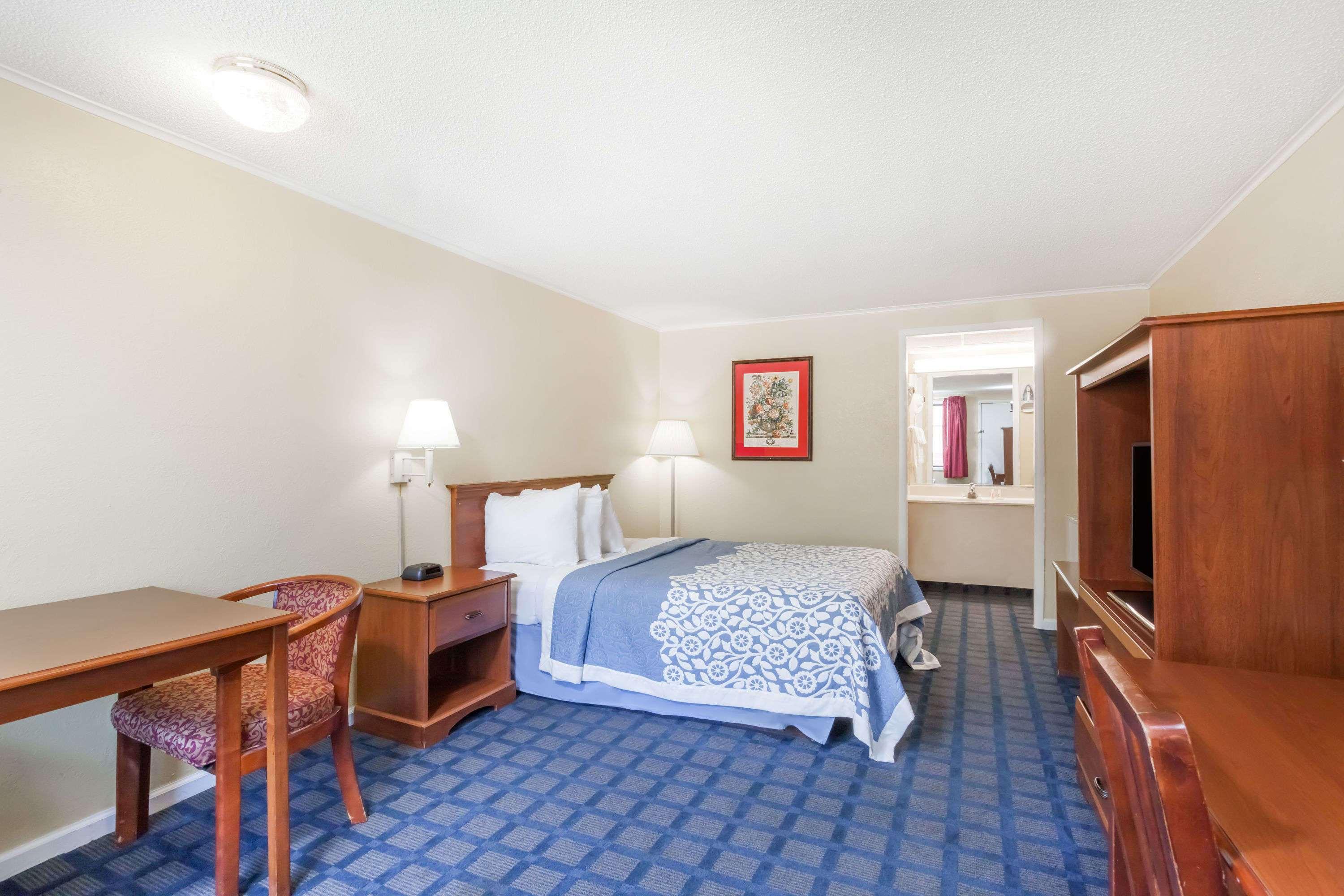 Days Inn By Wyndham Dover Downtown Bagian luar foto