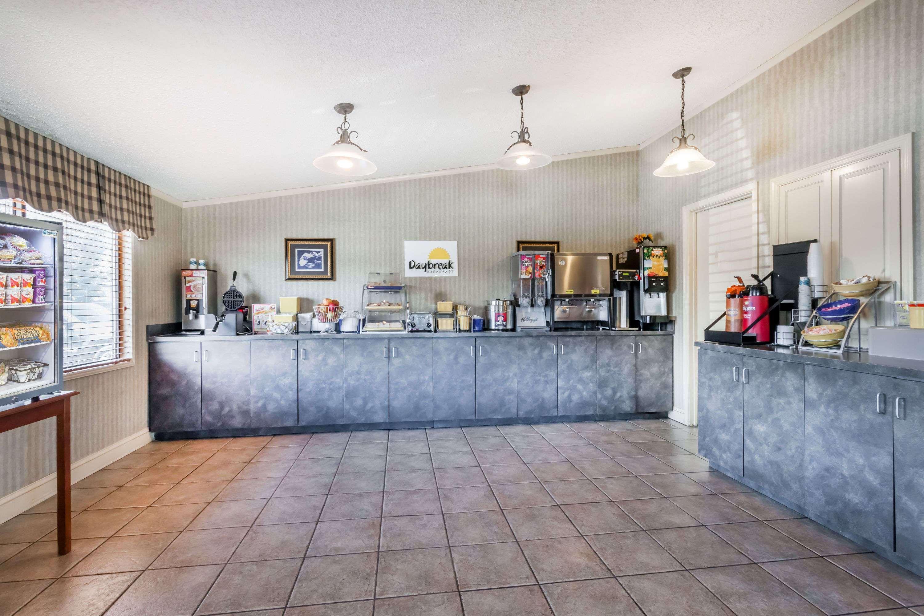 Days Inn By Wyndham Dover Downtown Bagian luar foto